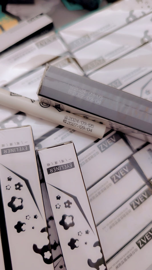 Long lasting, smudge free, black colour eyeliner pencil