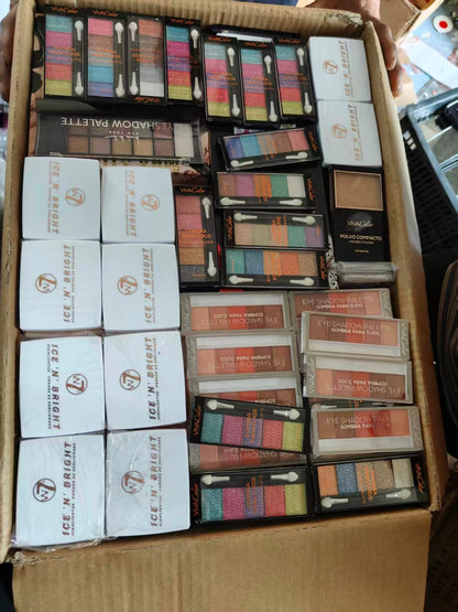 1 kg Makeup including all basic makeup items