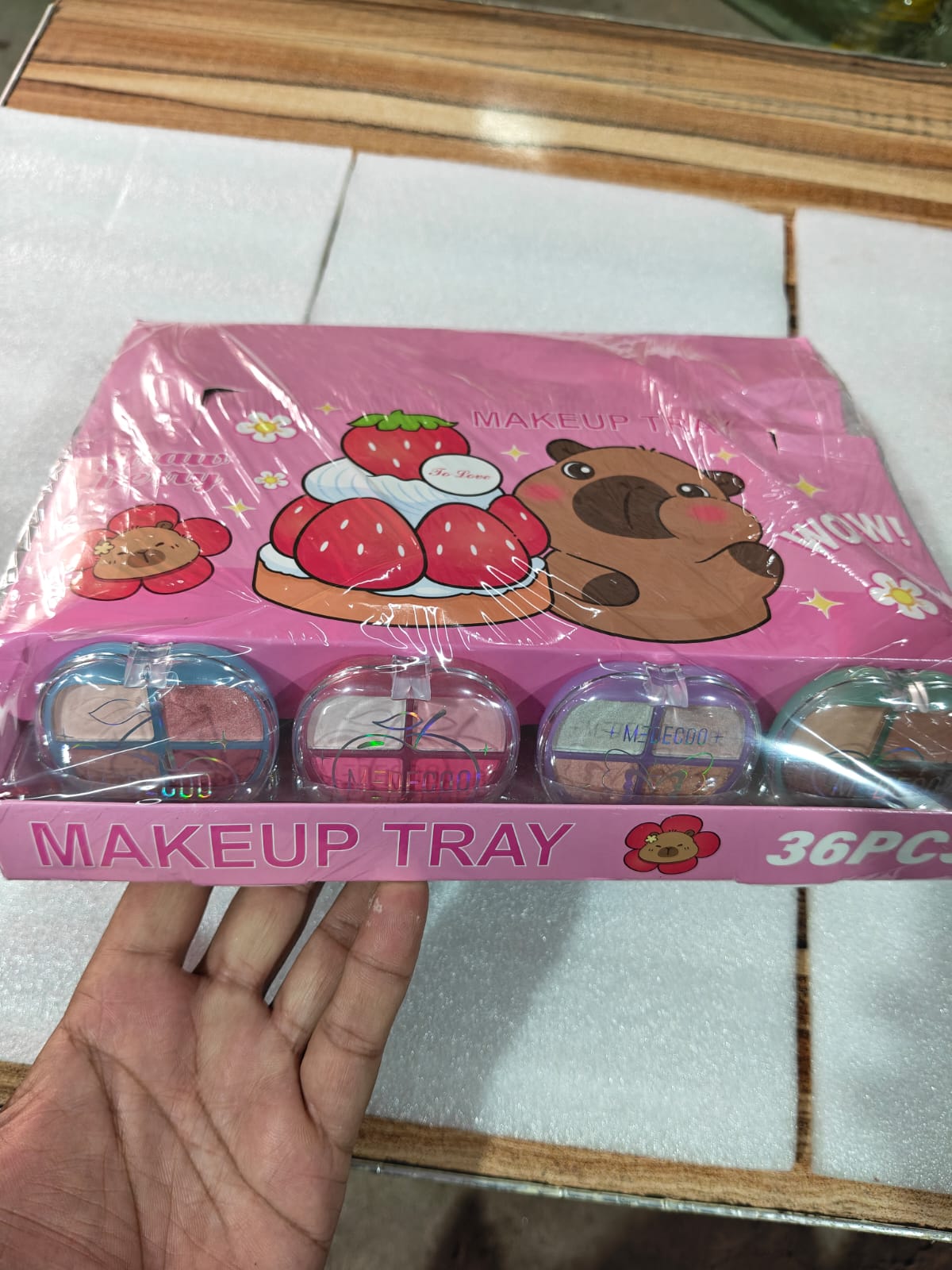 1 kg Makeup including all basic makeup items