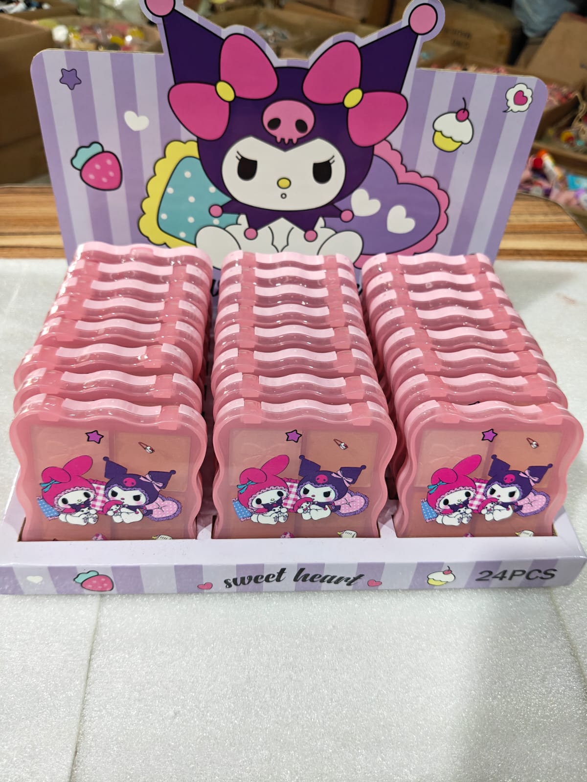 1 kg Makeup including all basic makeup items