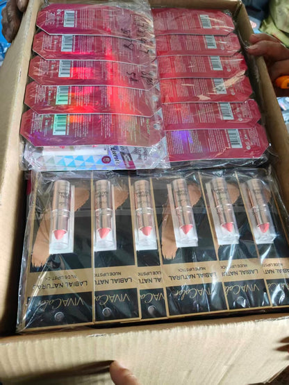 1 kg Makeup including all basic makeup items