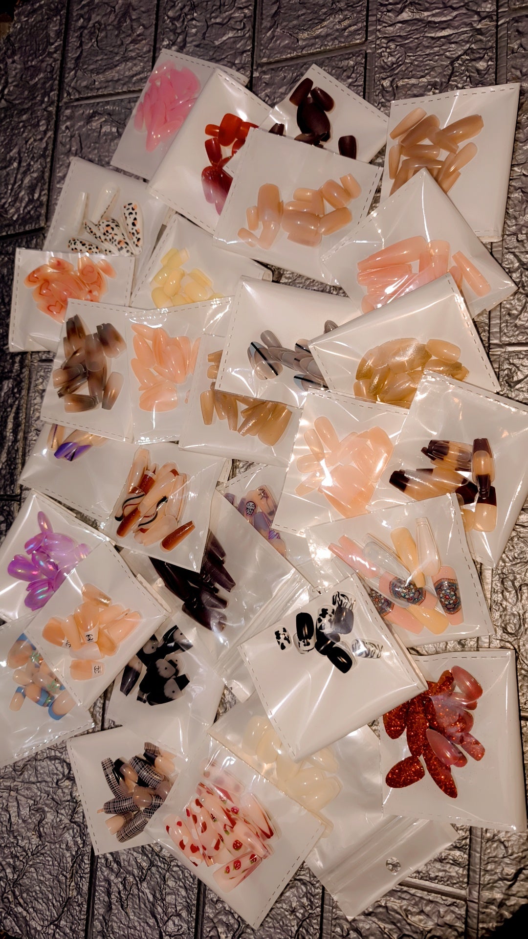 30 different packs of beautiful nails (each pack has 20 nails)
