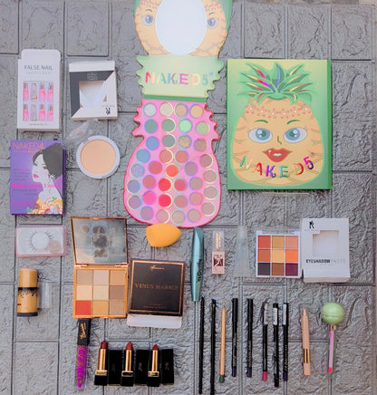 1 kg Makeup including all basic makeup items